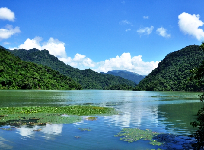 Travel to remote places in northeast of Vietnam, green Ba Be lake